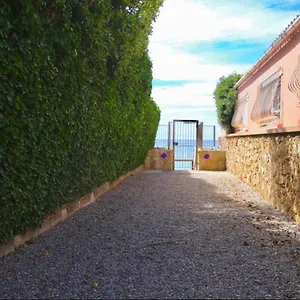 https://appartement-pied-dans-leau.fr-provencehotel.com